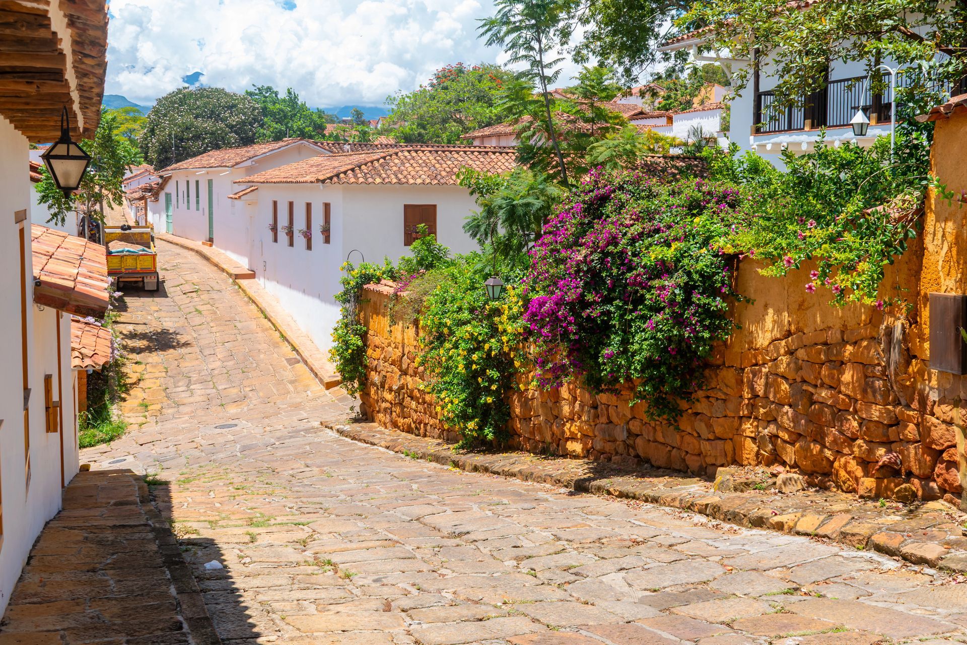DISCOVER SANTANDER WITH BAIATOUR
Experiencias culturales y de aventura en Colombia con guías multilingües