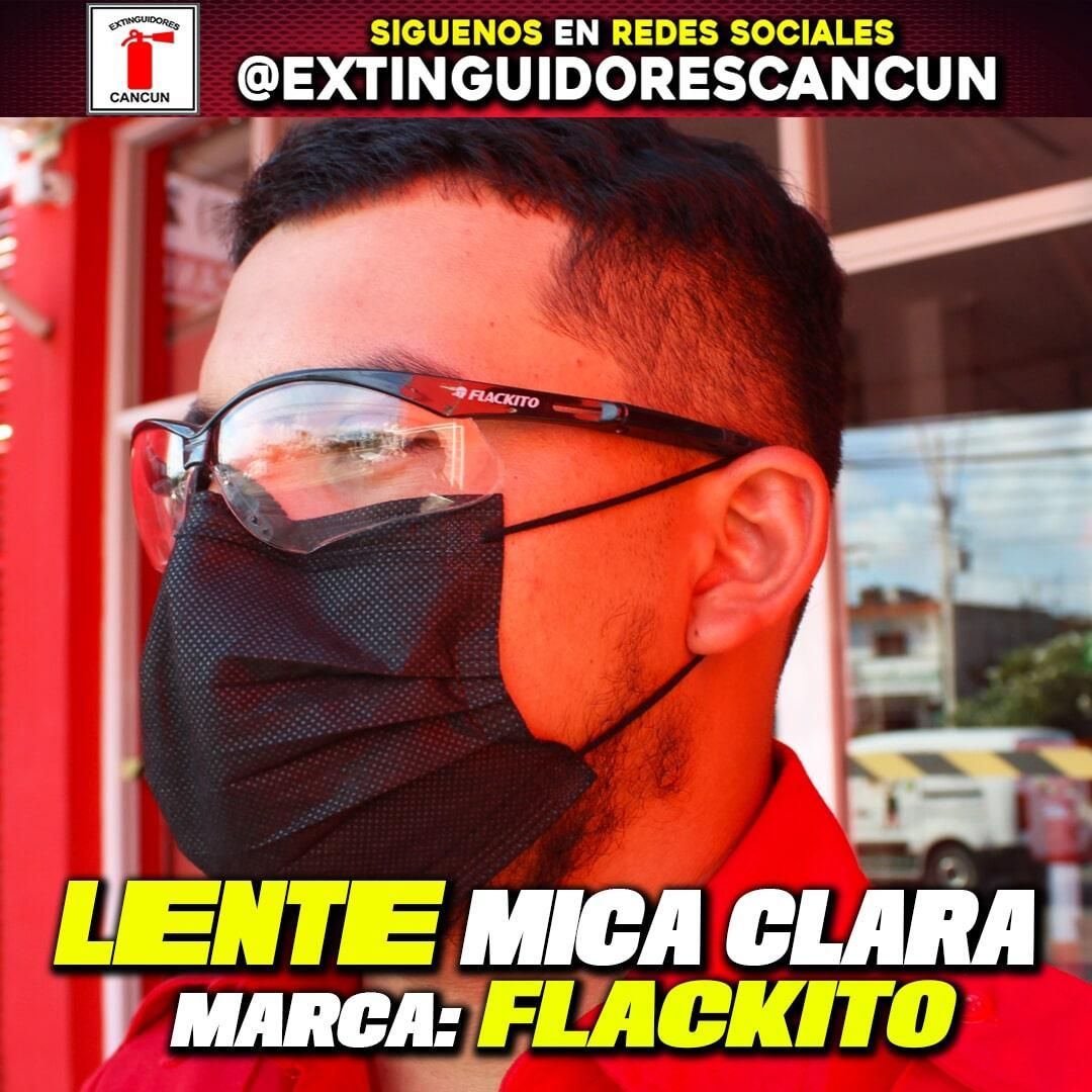 Un hombre con máscara y gafas dice lente mica clara marca flackito