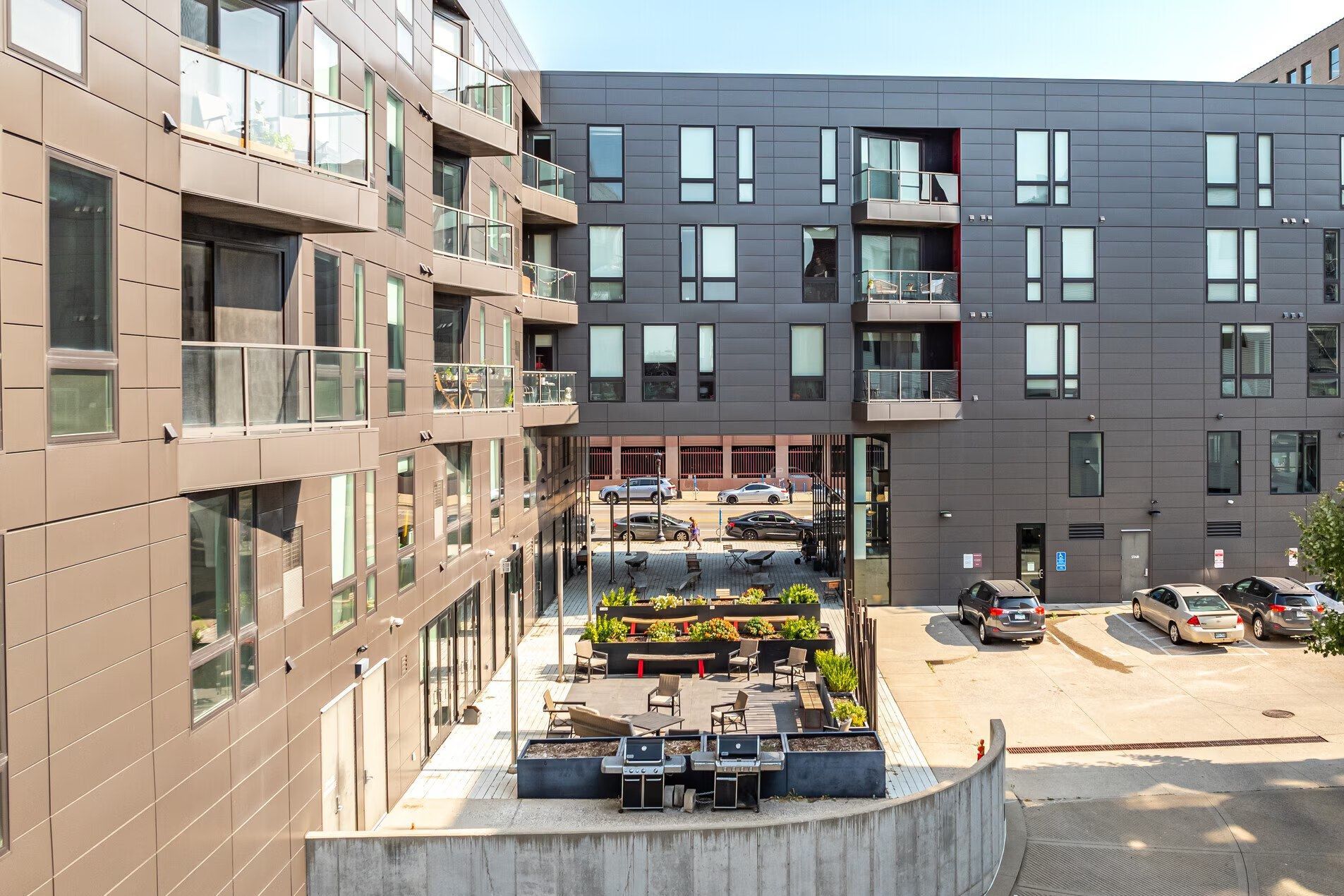 Private courtyard at Brunsfield North Loop