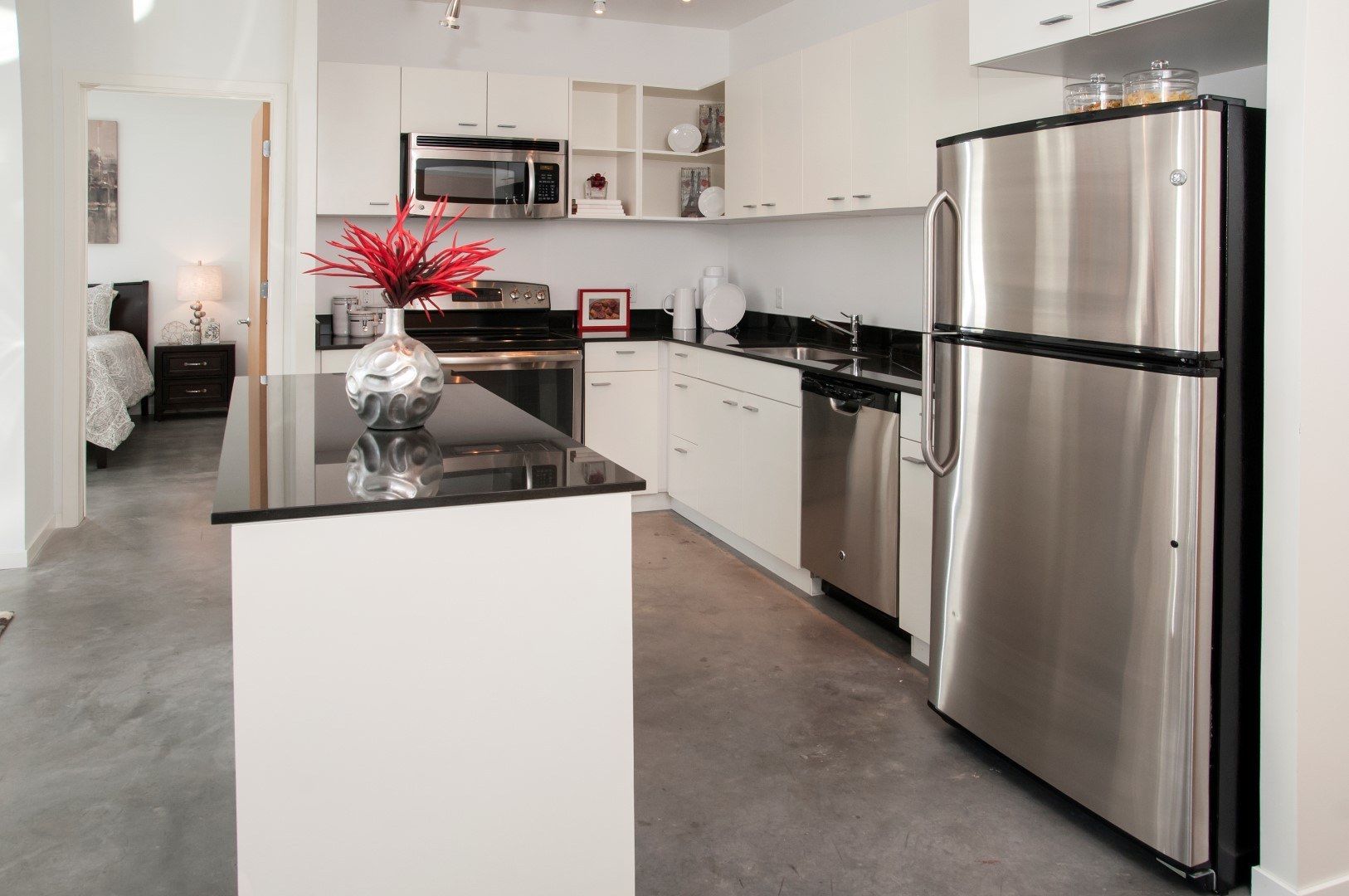 Model apartment kitchen at Brunsfield North Loop