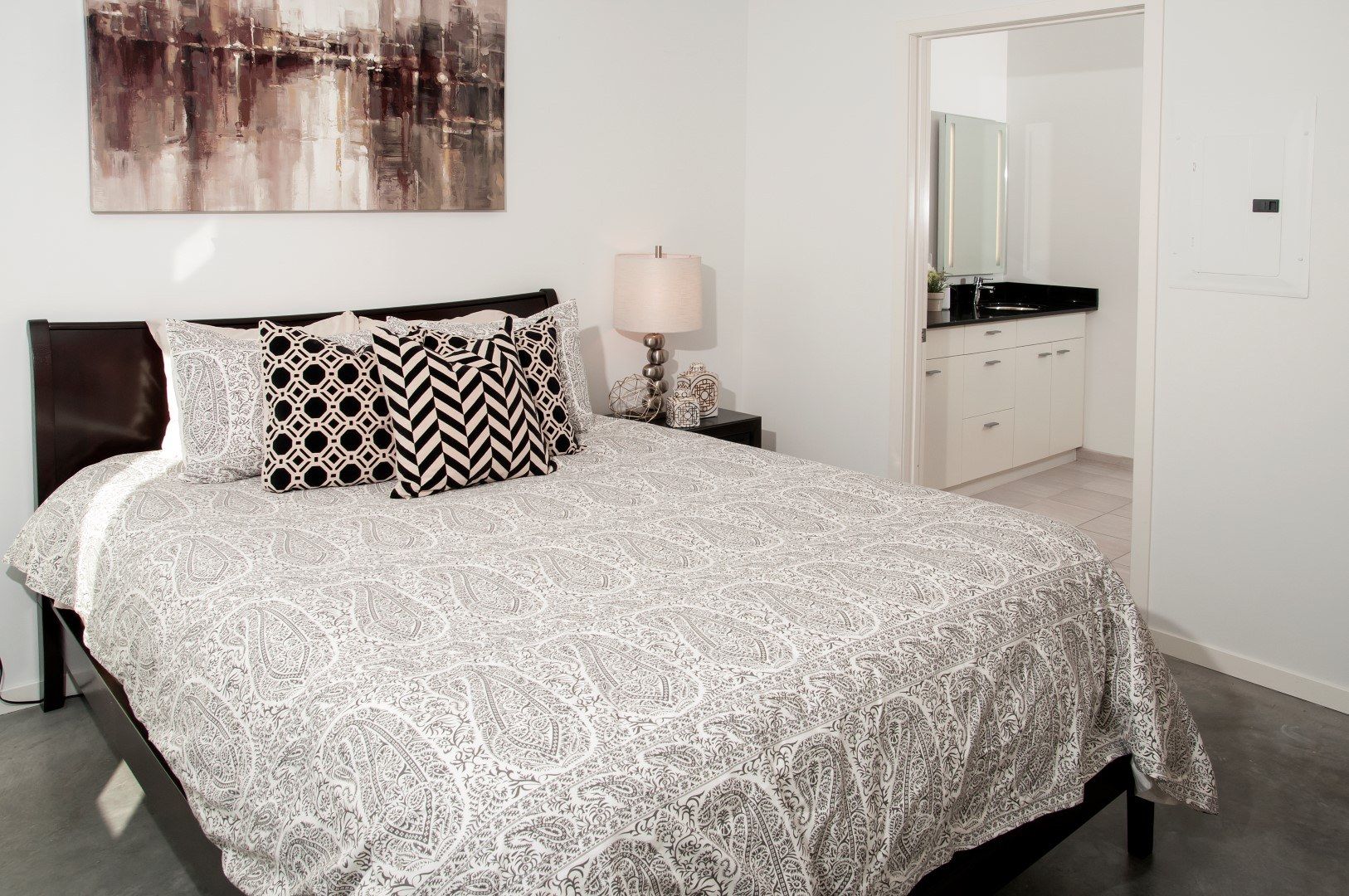 Model apartment bedroom at Brunsfield North Loop
