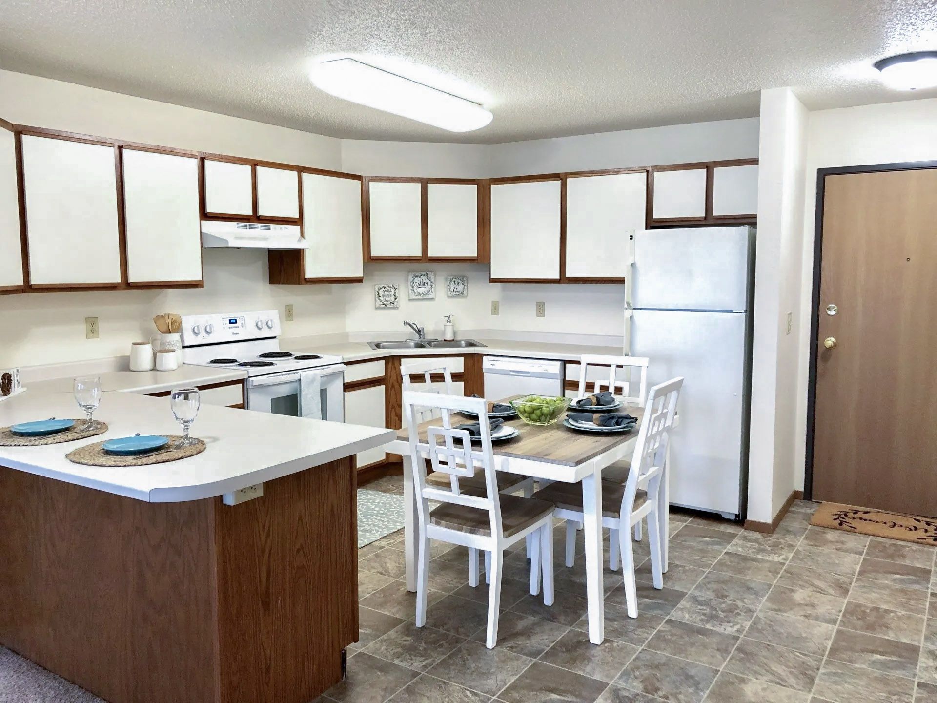 Archway Apartments - Kitchen