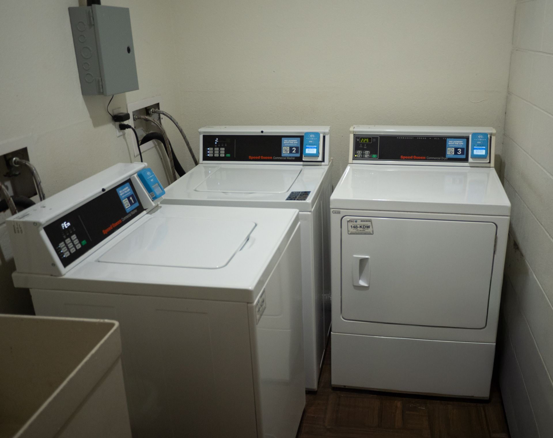 Gateway Circle Apartments - Laundry Room