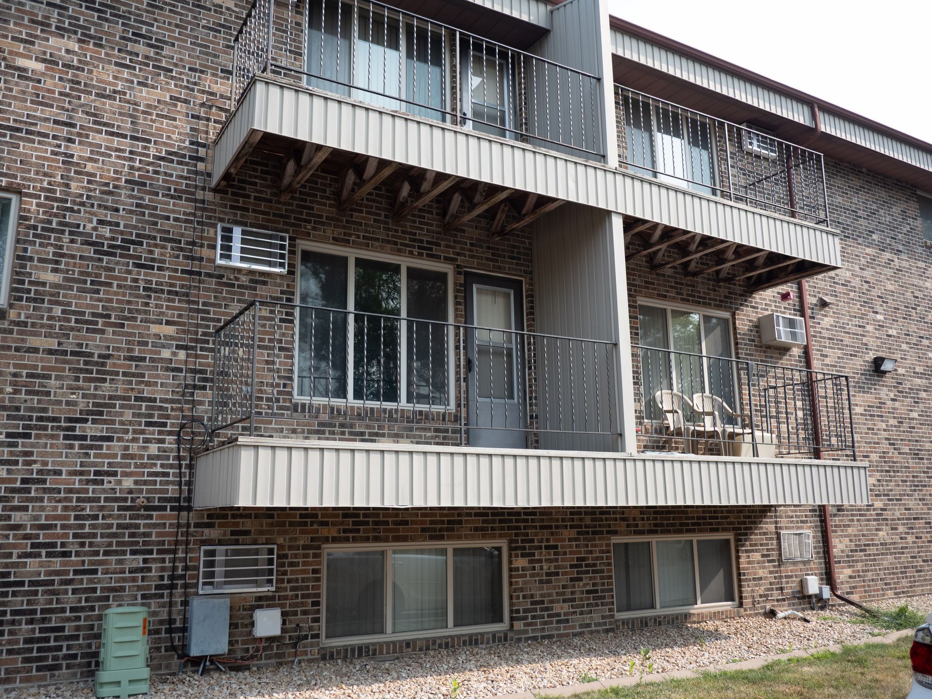 Gateway Circle Apartments - Balconies