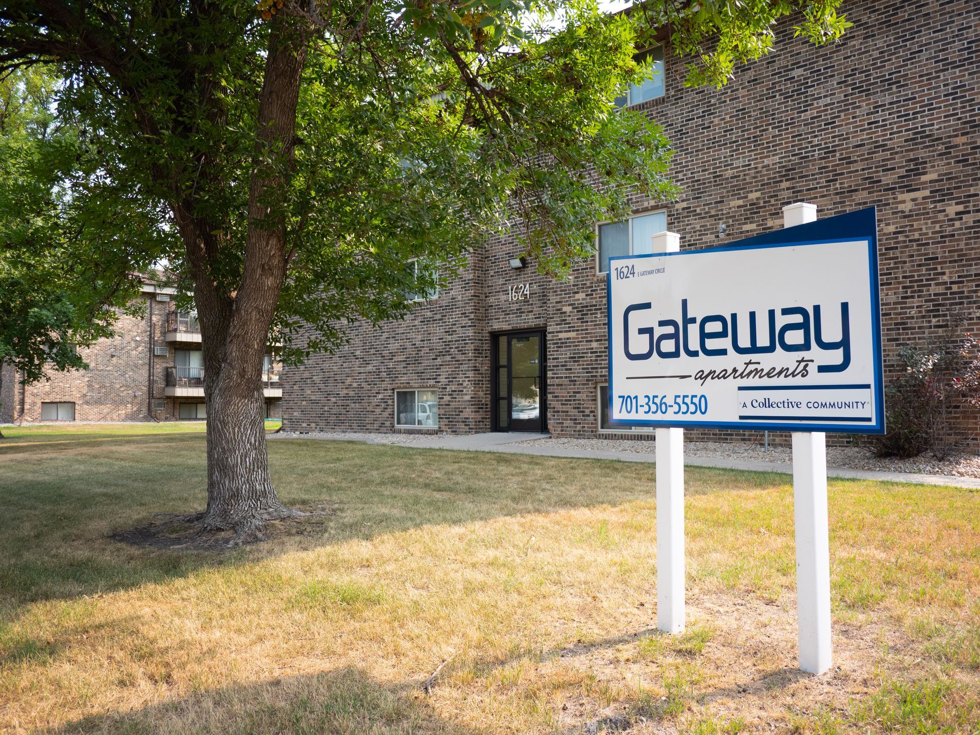 Gateway Circle Apartments - Front Entry
