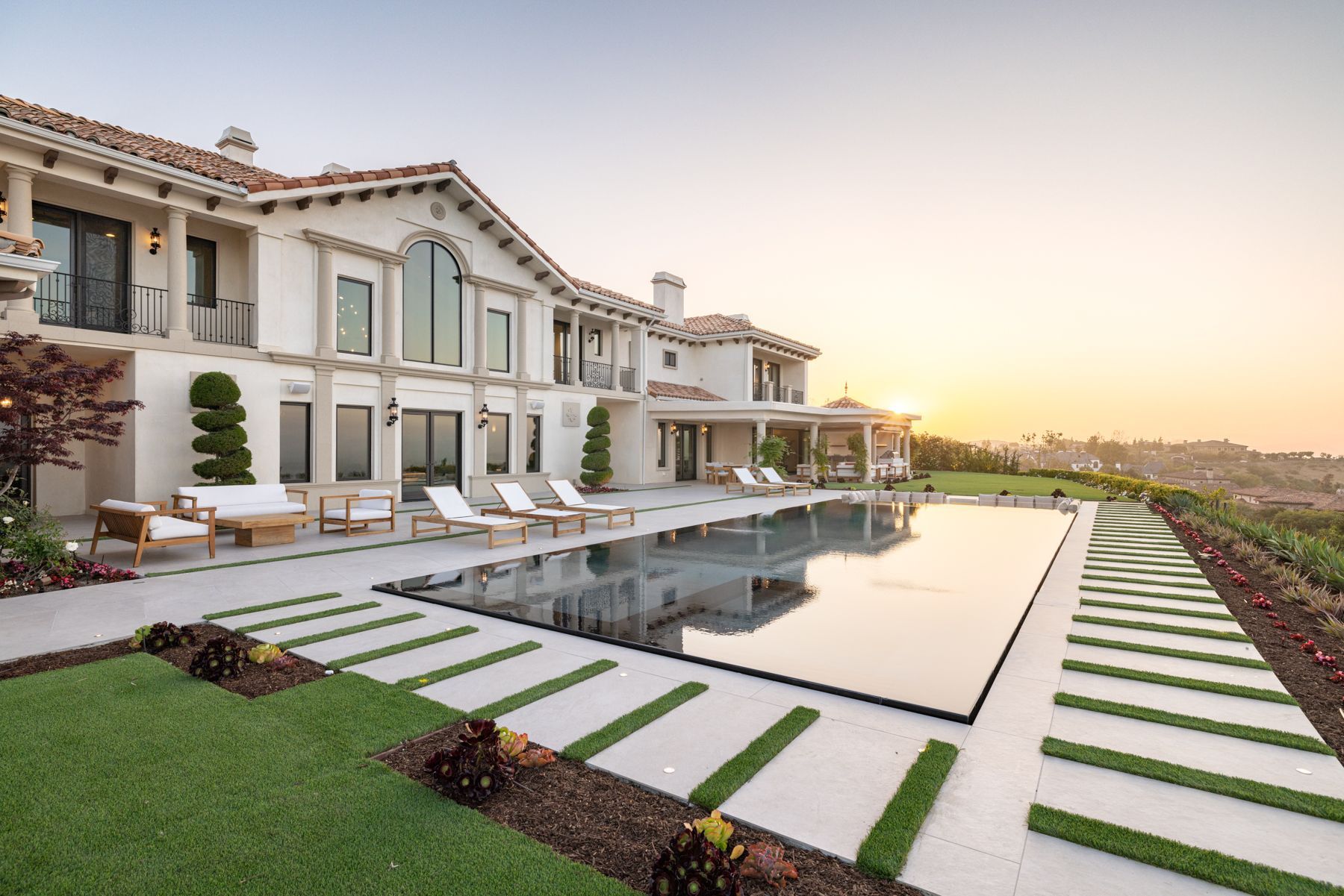 Luxury Swimming pool in Calabasas, CA.