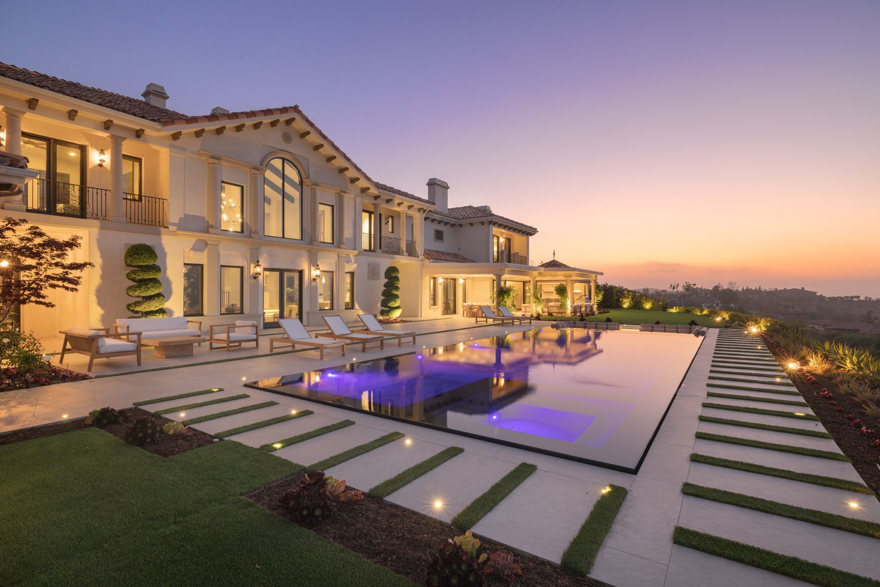 Luxury Swimming pool in Calabasas, CA.