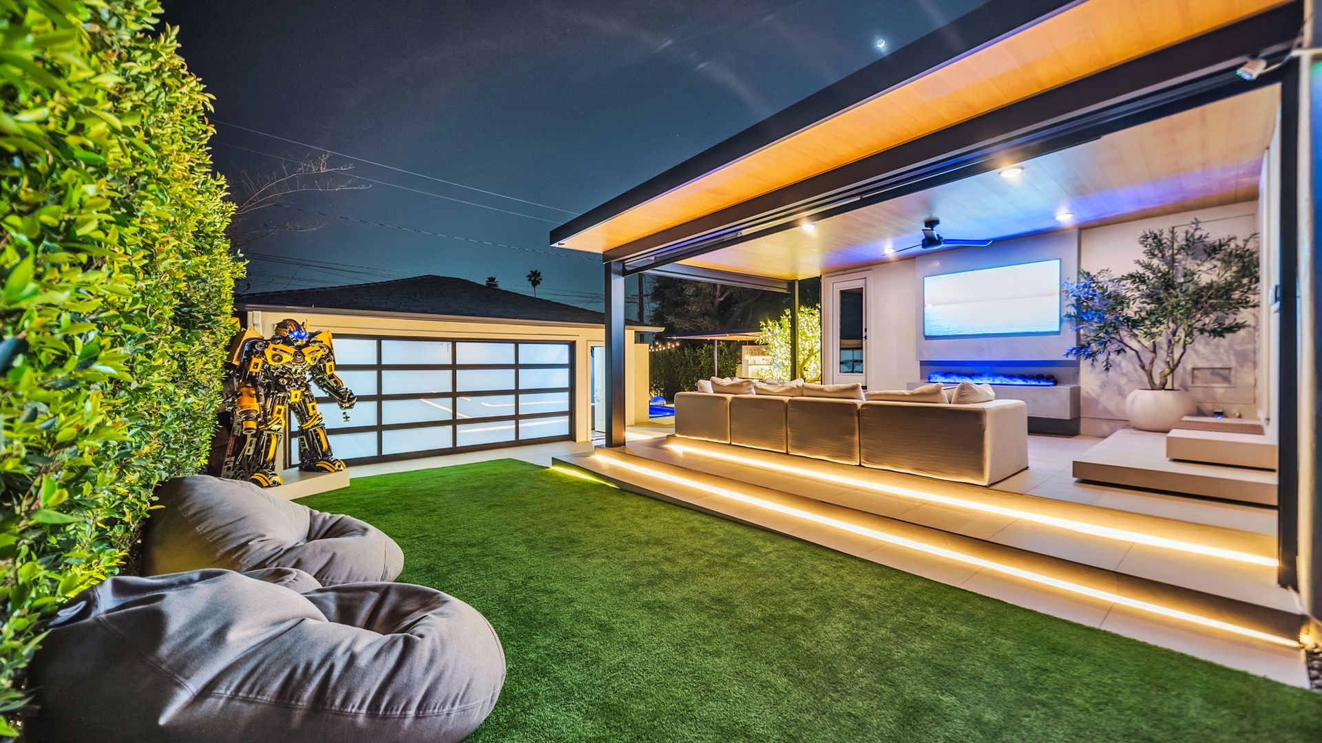 Custom pool and outdoor living space in Los Angeles. Designed and built by Westmod.
