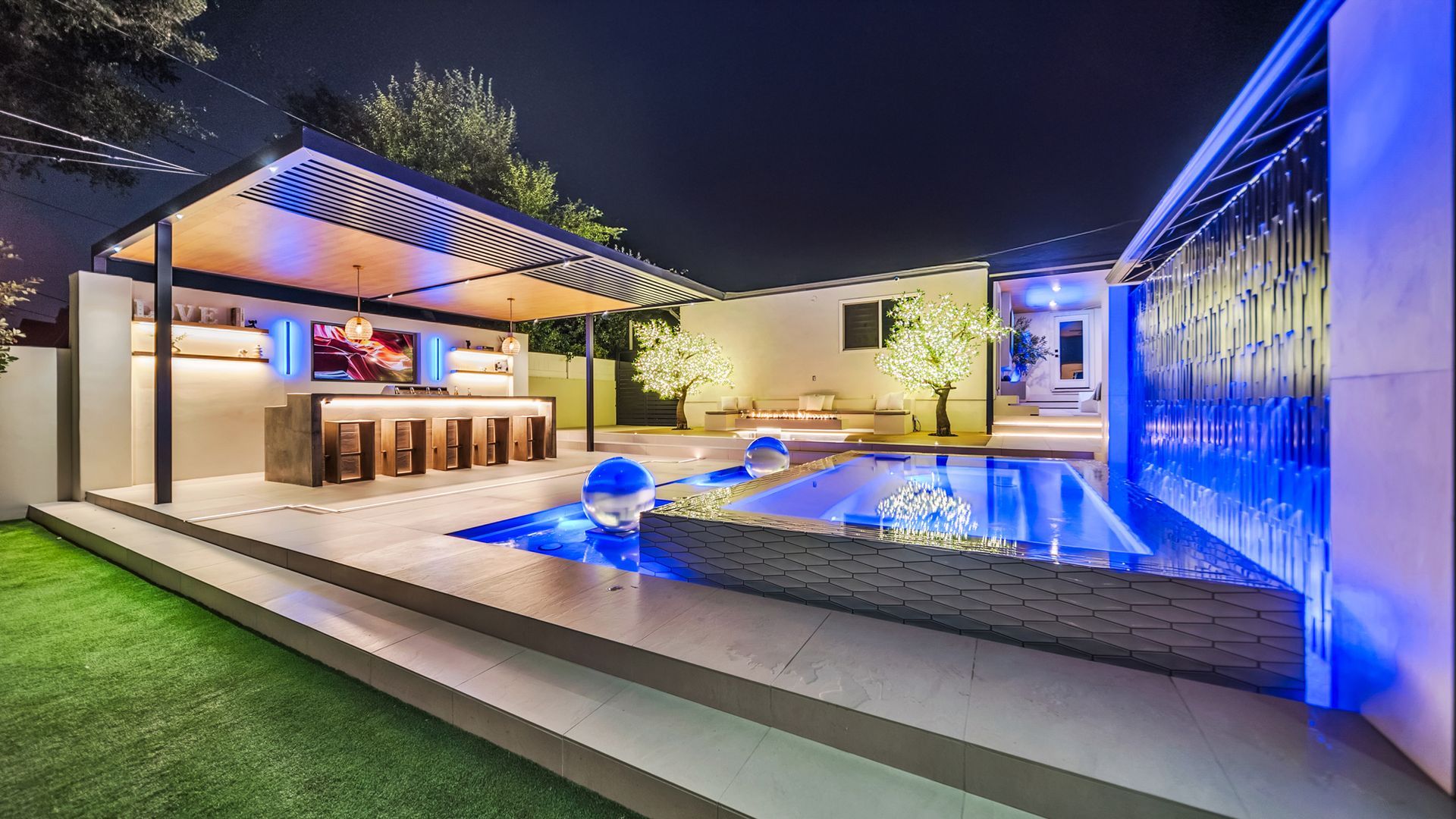 Custom pool and outdoor living space in Los Angeles. Designed and built by Westmod.