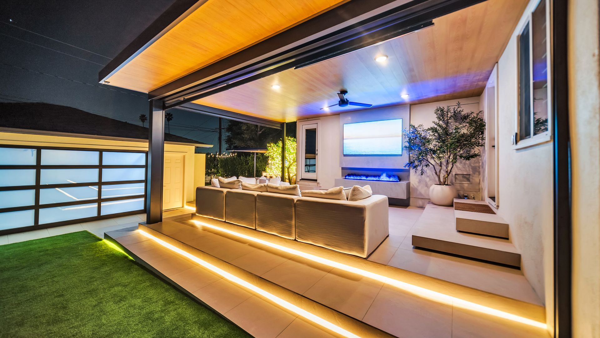 Custom pool and outdoor living space in Los Angeles. Designed and built by Westmod.
