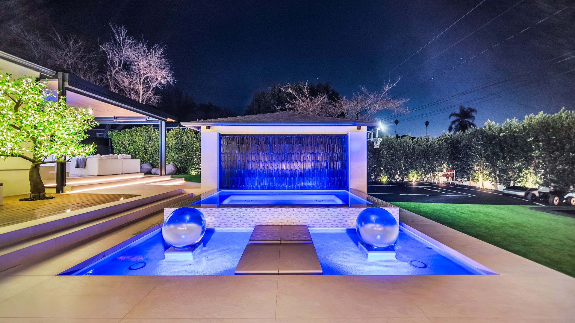 Custom pool and outdoor living space in Los Angeles. Designed and built by Westmod.