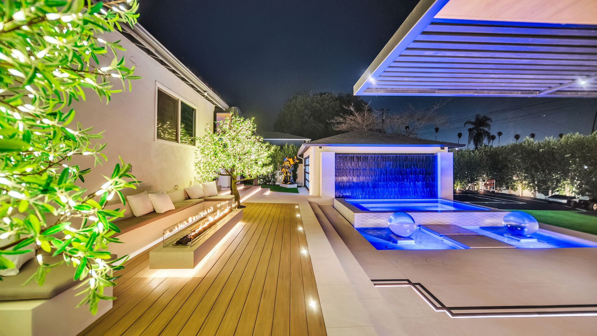 Custom pool and outdoor living space in Los Angeles. Designed and built by Westmod.
