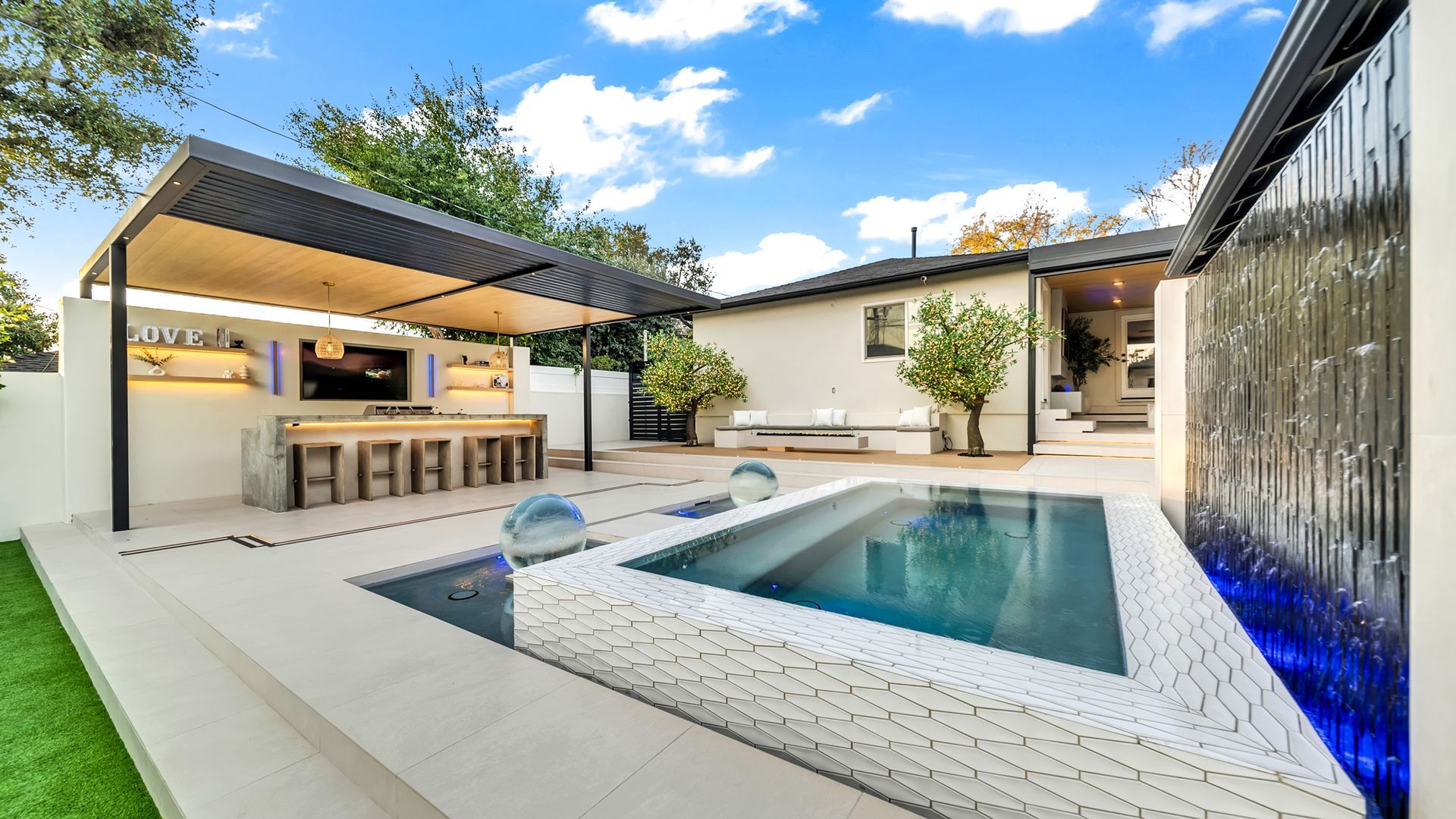 Custom pool and outdoor living space in Los Angeles. Designed and built by Westmod.