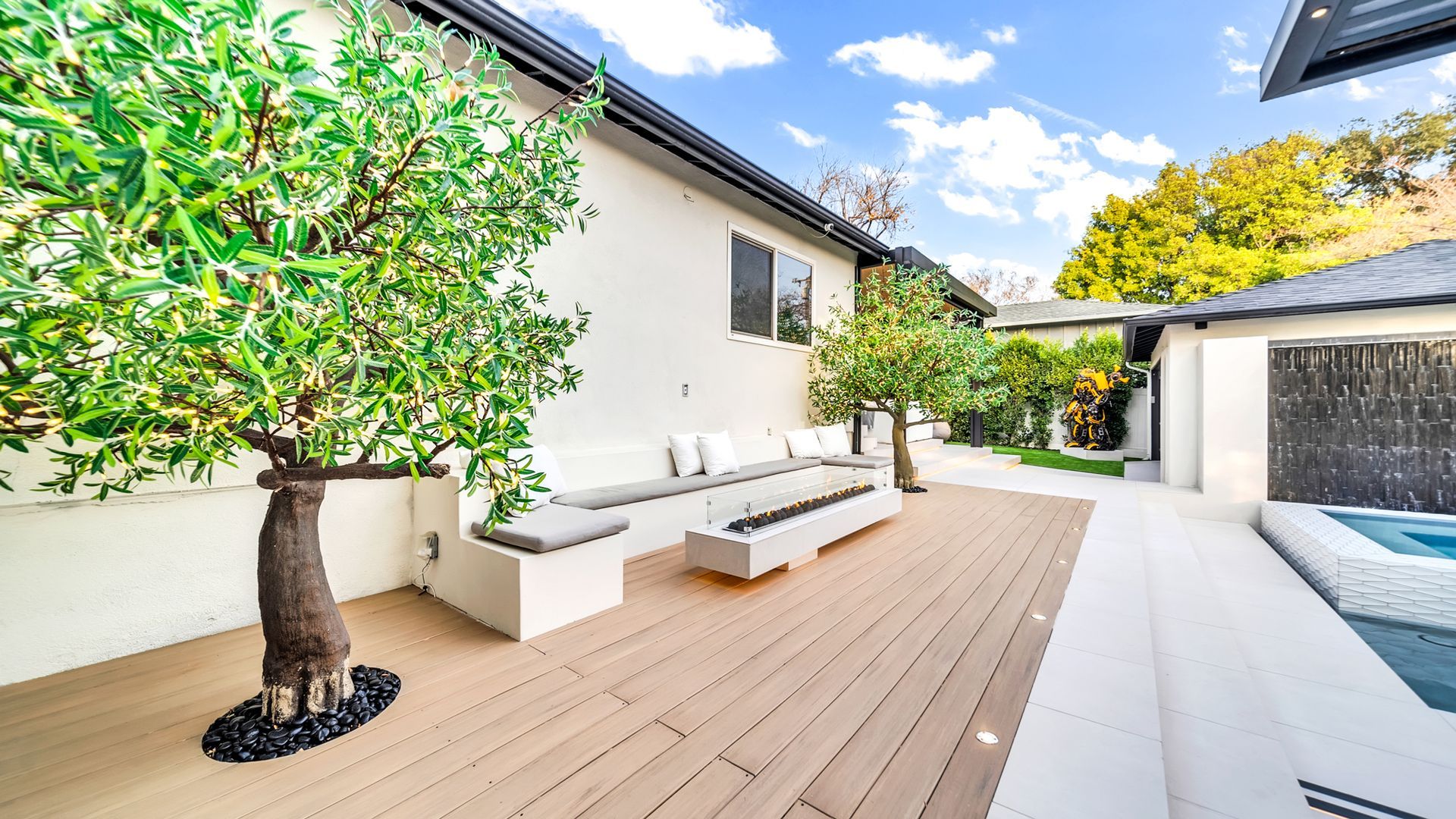 Custom pool and outdoor living space in Los Angeles. Designed and built by Westmod.
