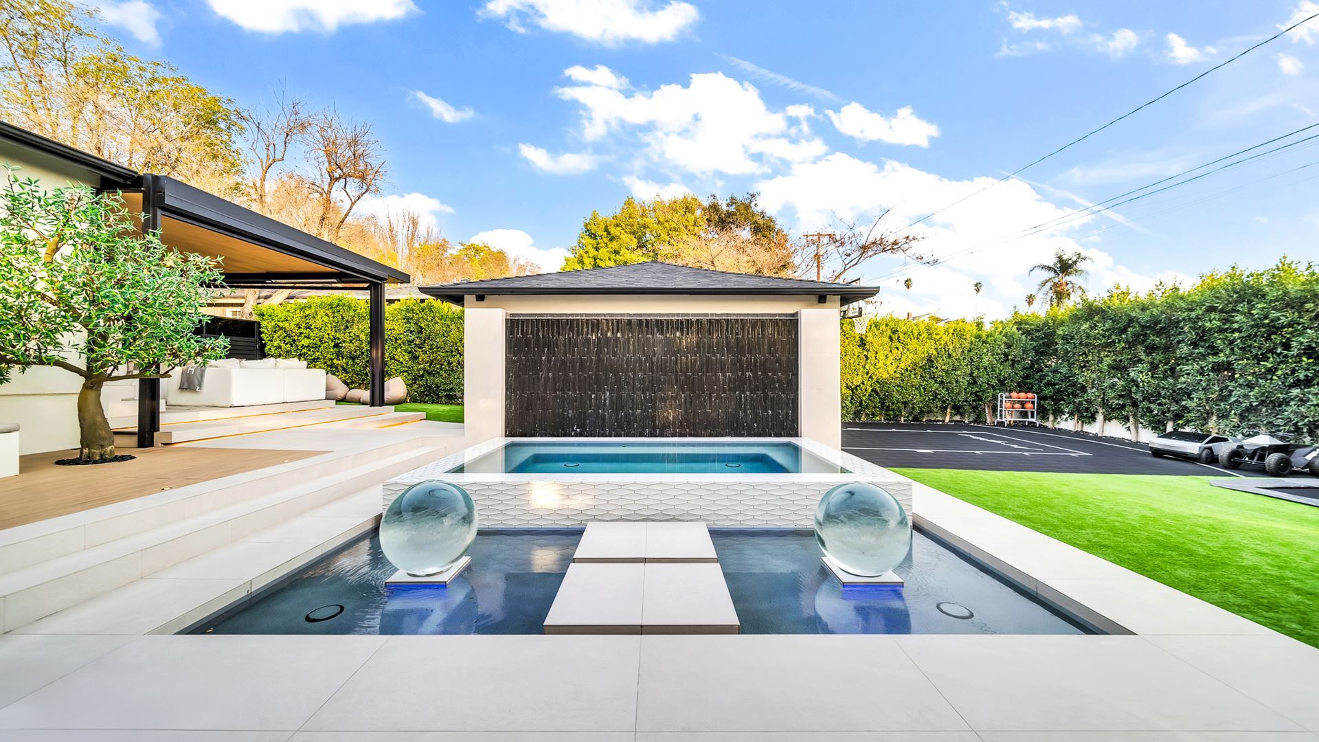 Custom pool and outdoor living space in Los Angeles. Designed and built by Westmod.