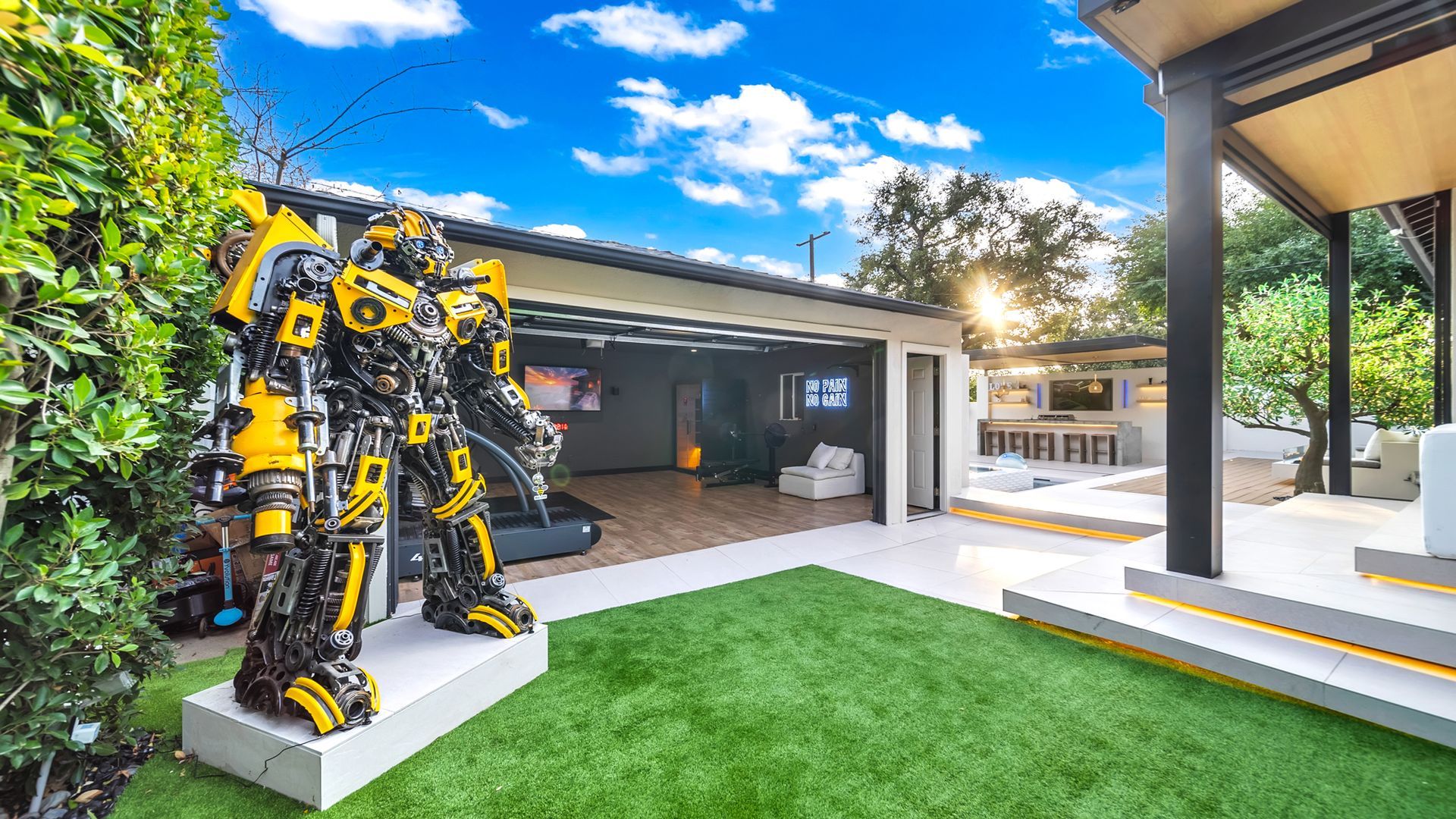 Custom pool and outdoor living space in Los Angeles. Designed and built by Westmod.