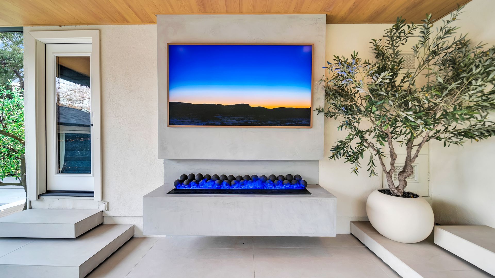 Custom pool and outdoor living space in Los Angeles. Designed and built by Westmod.