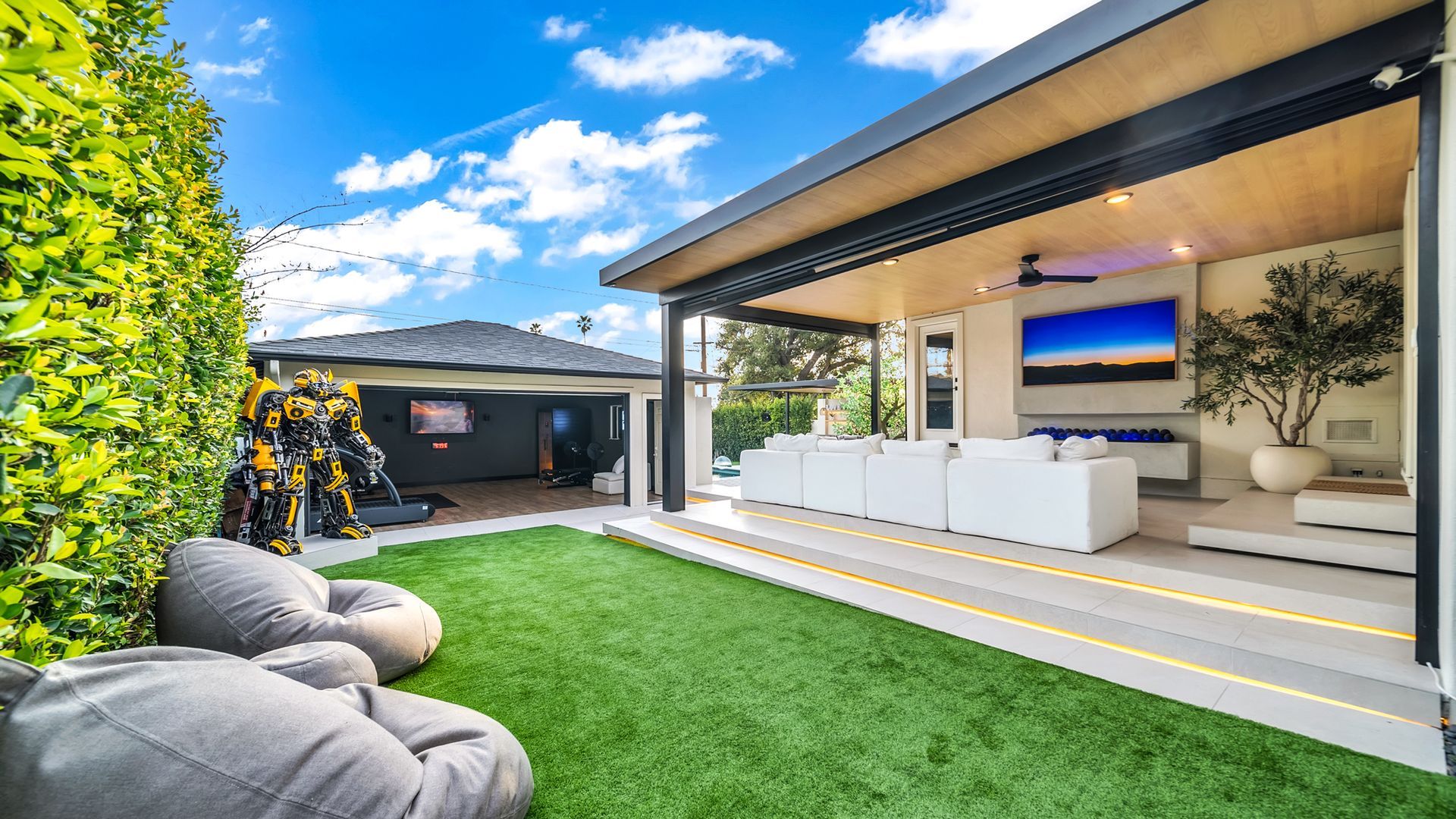 Custom pool and outdoor living space in Los Angeles. Designed and built by Westmod.