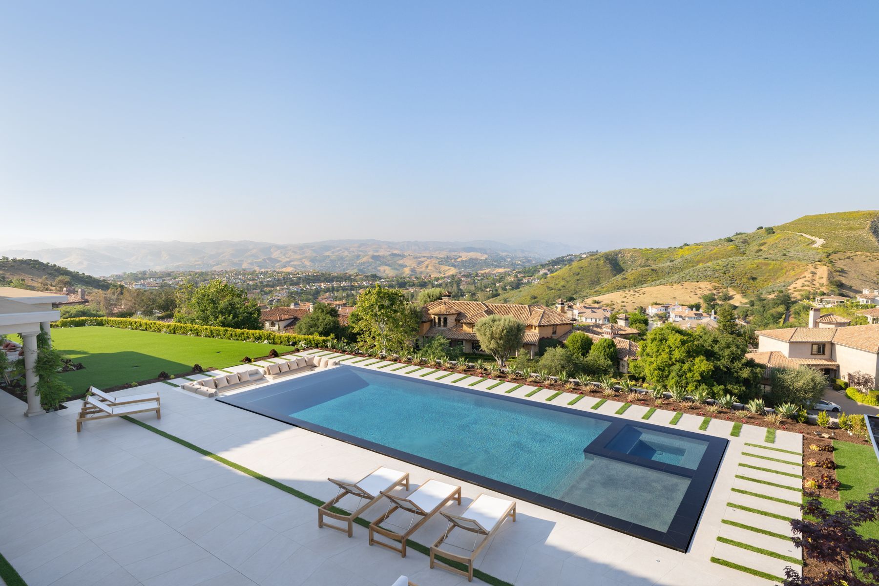 Luxury Swimming pool in Calabasas, CA.