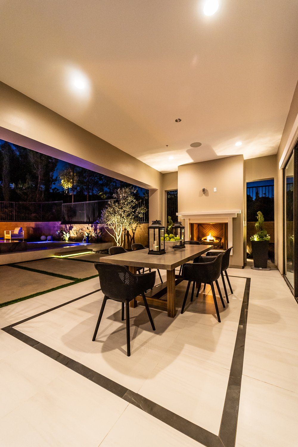 Luxury Swimming pool in Porter Ranch, CA.
