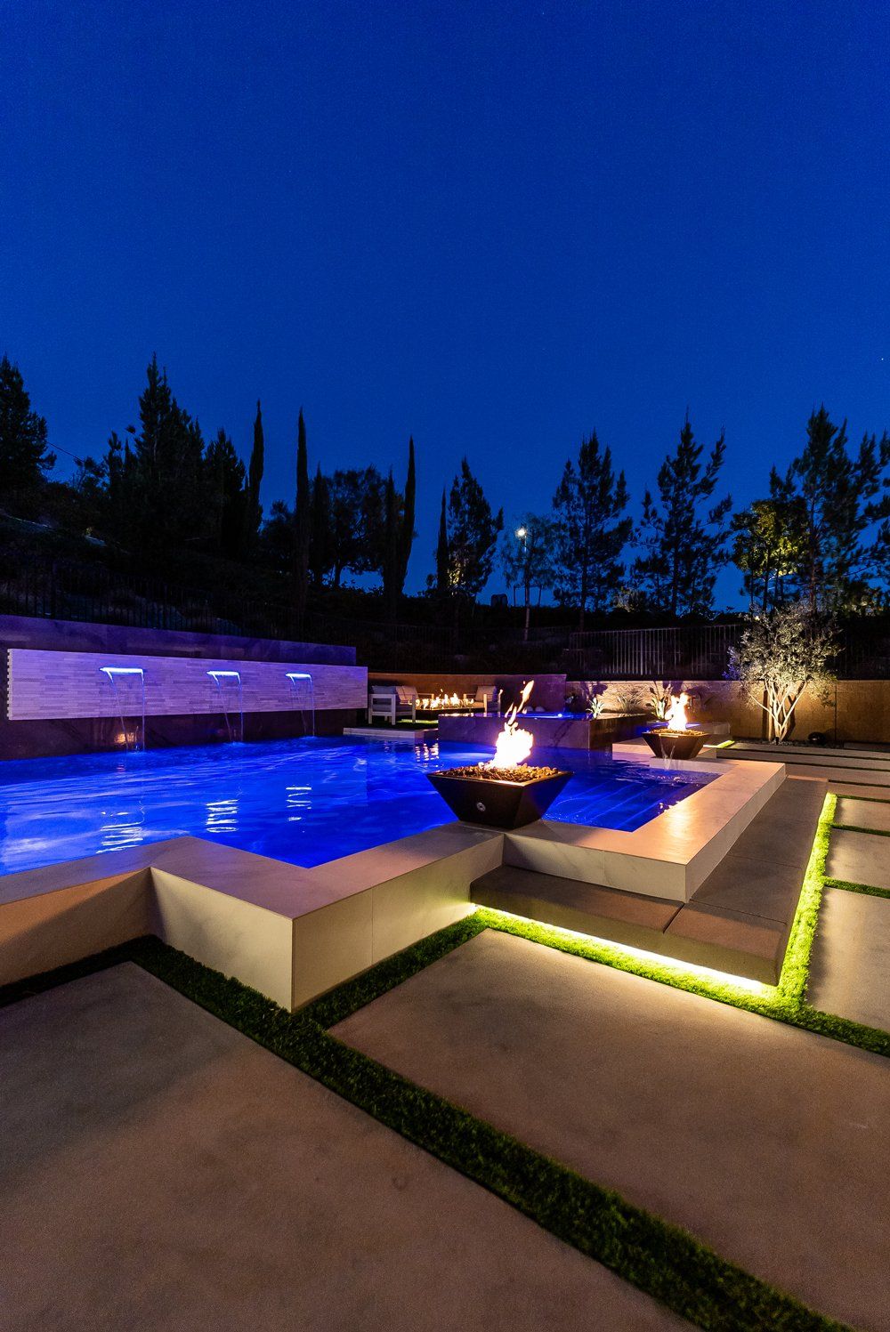 Luxury Swimming pool in Porter Ranch, CA.