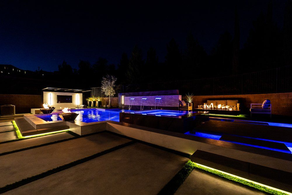 Luxury Swimming pool in Porter Ranch, CA.