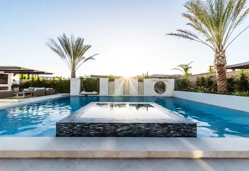 Luxury spa and swimming pool in Newport Beach by Westmod. Luxury spa and swimming pool in Newport Beach by Westmod.