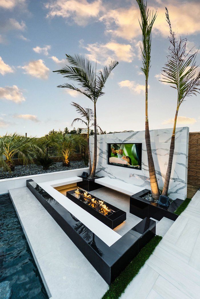 Luxury Swimming pool in Porter Ranch, CA.