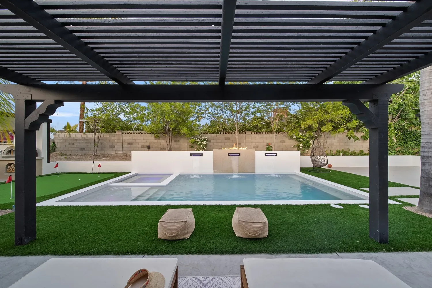 Luxury Swimming pool in Woodland Hills, CA
