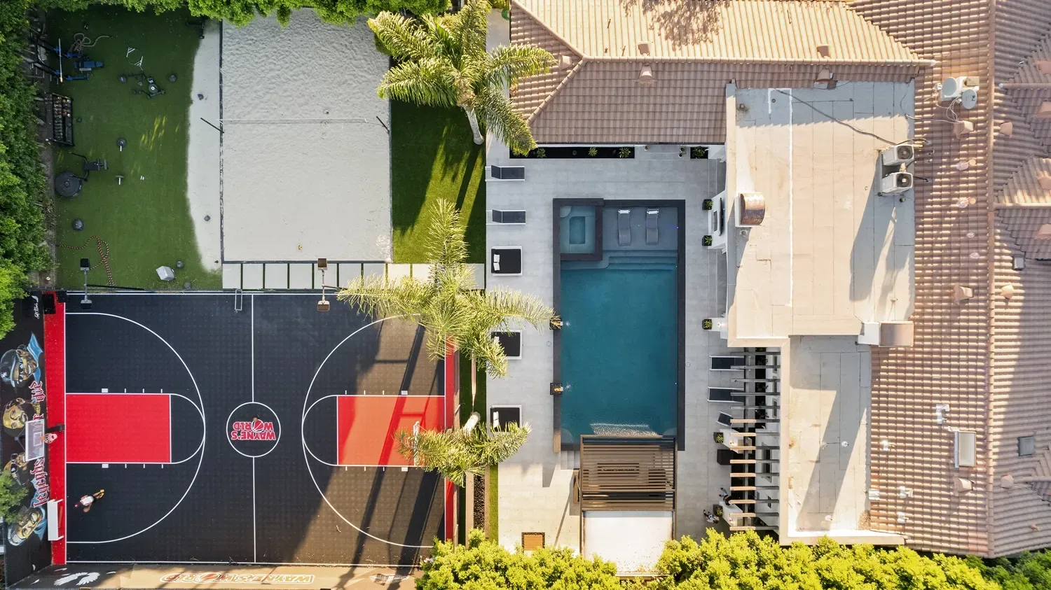 Luxury Swimming pool in Lake Forest, CA