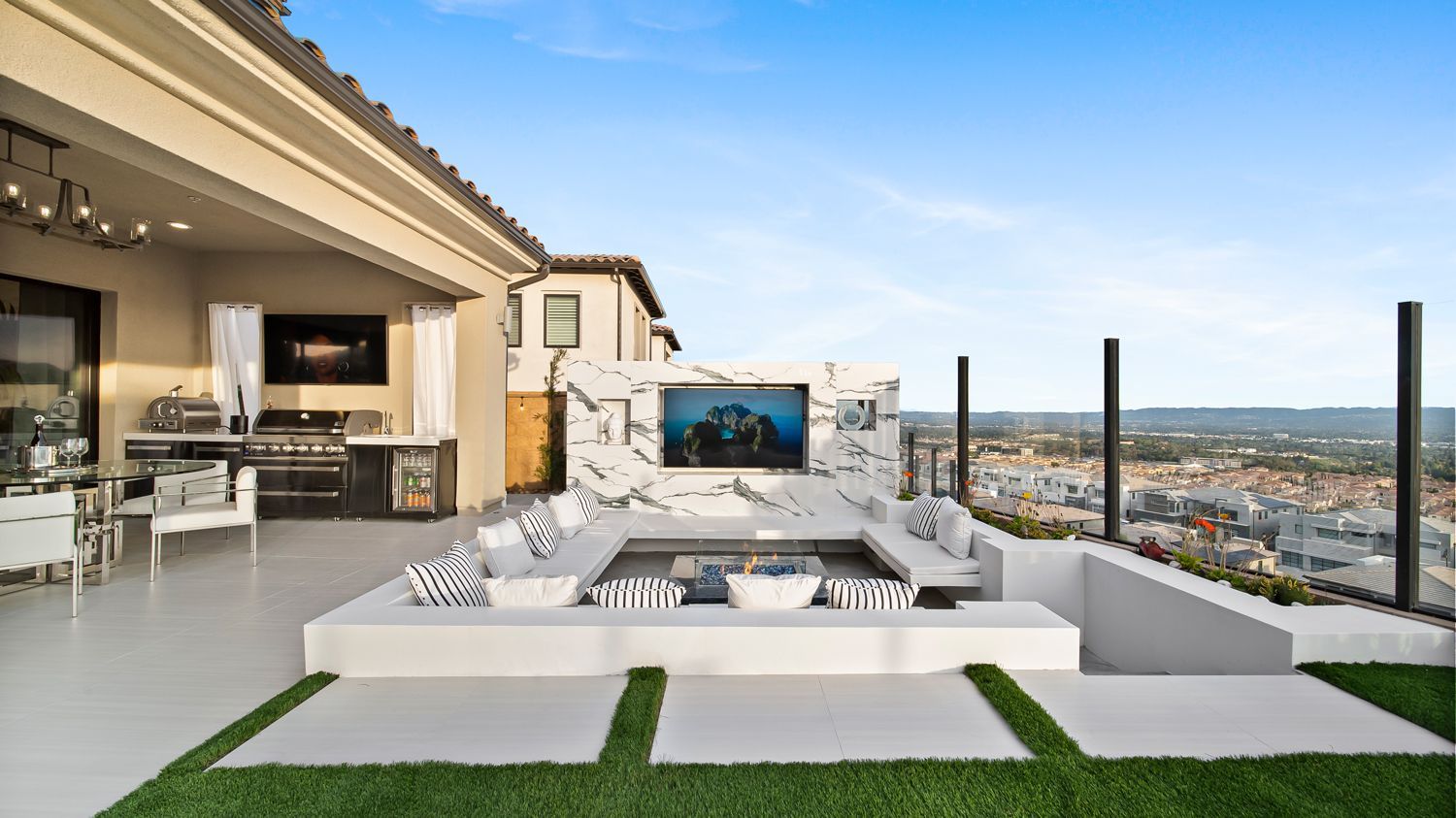 Luxury Swimming pool in Porter Ranch, CA. Luxury Swimming pool in Porter Ranch, CA.