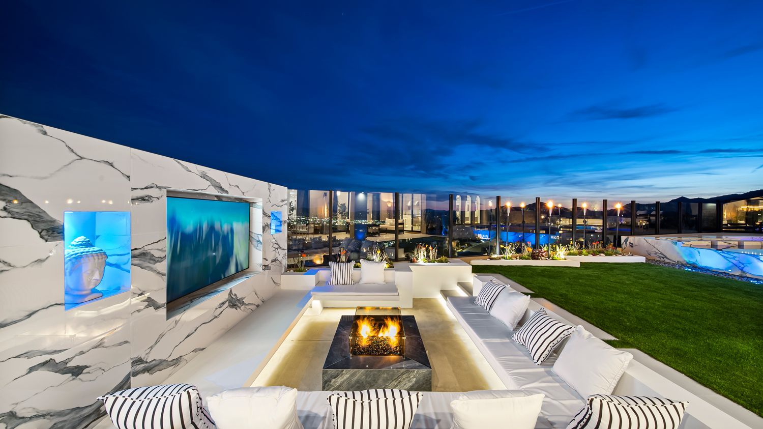 Luxury Swimming pool in Porter Ranch, CA. Luxury Swimming pool in Porter Ranch, CA.