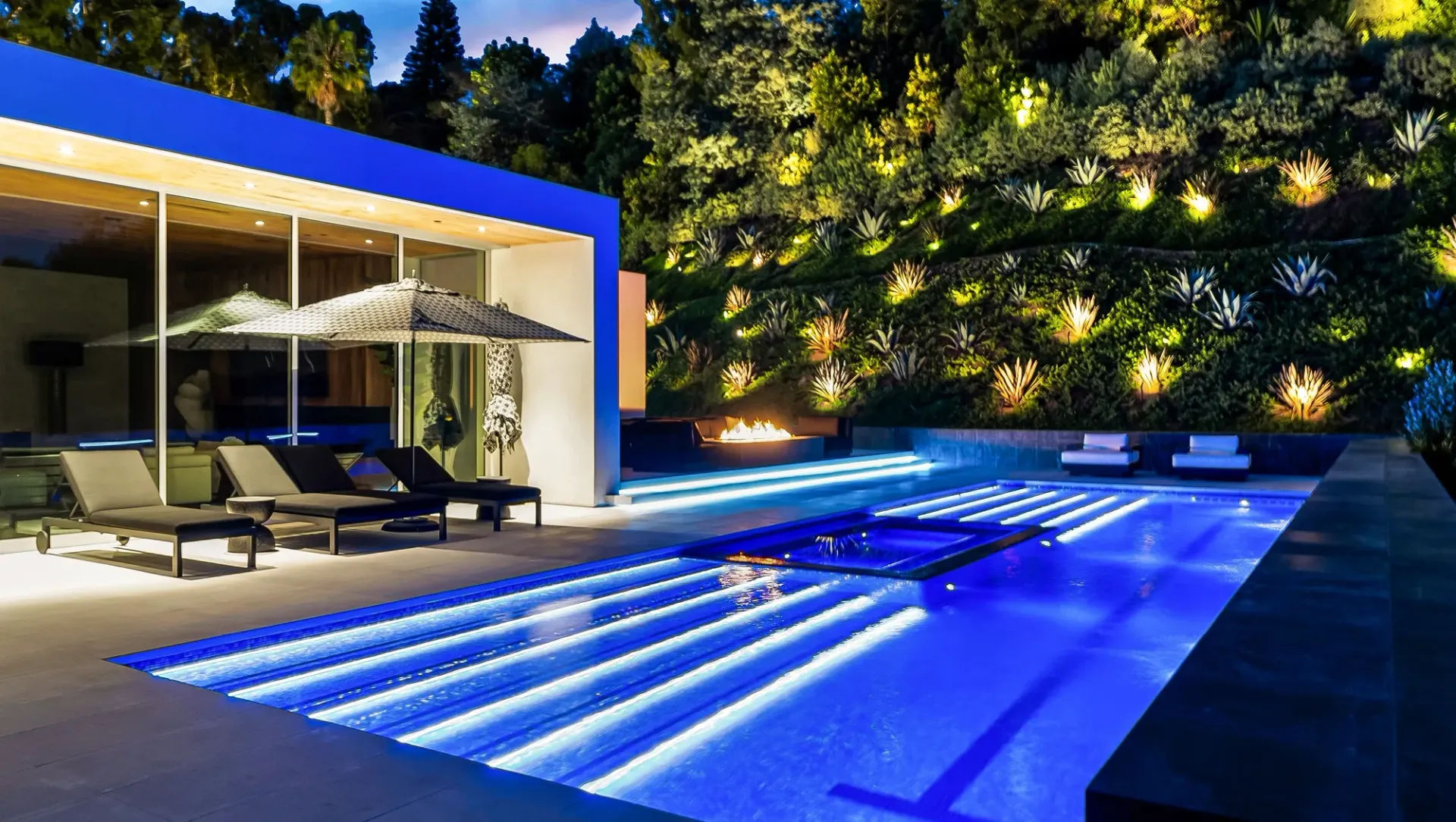 Luxury pool design and construction in Beverly Hills. Design and build by Westmod.