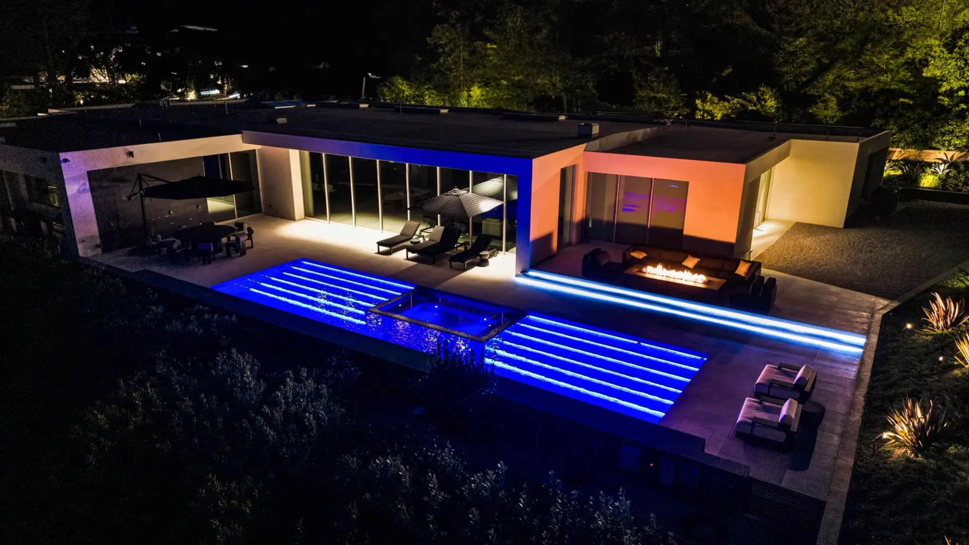 Luxury pool design and construction in Beverly Hills. Design and build by Westmod.