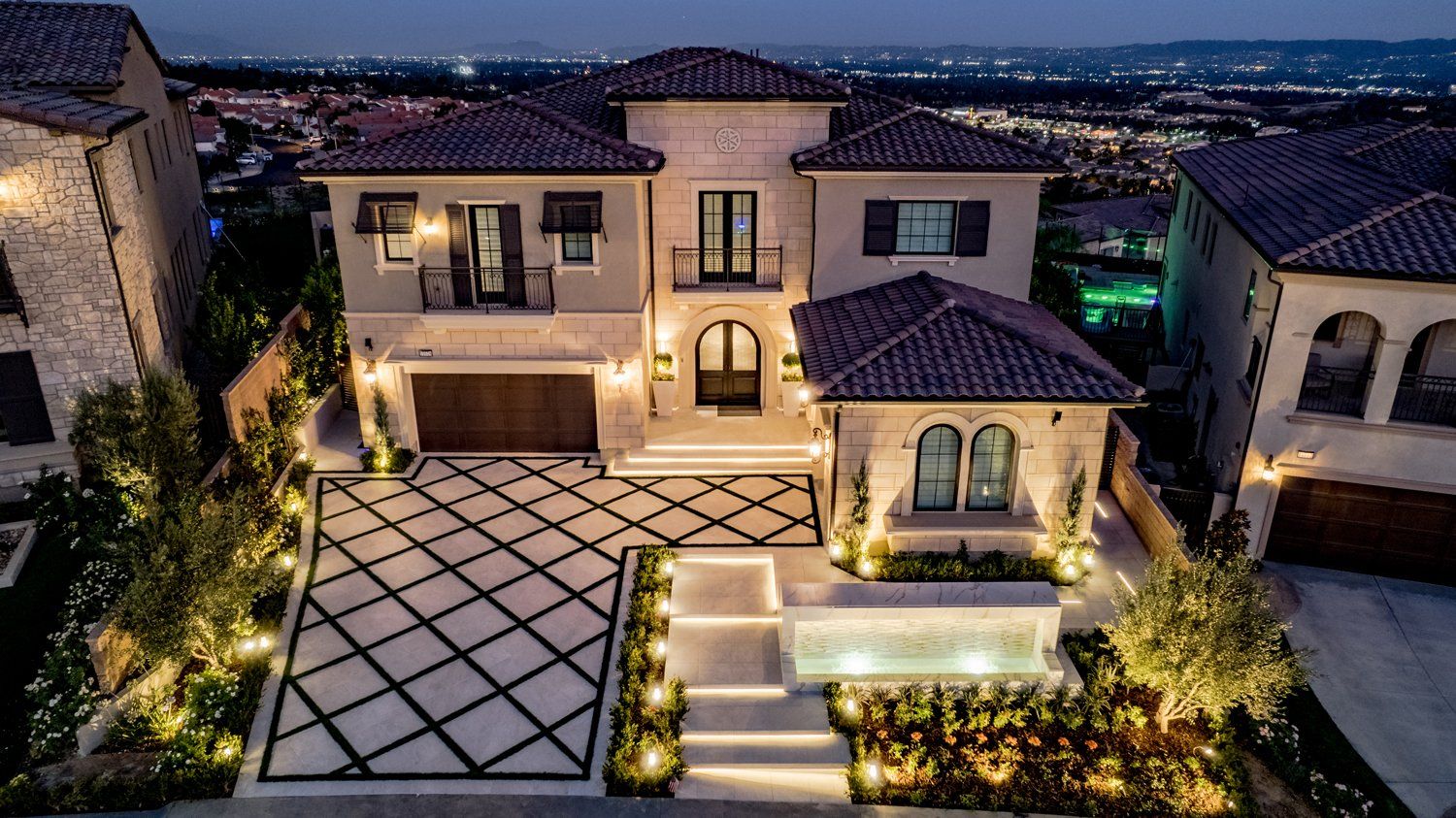 Luxury Swimming pool in Porter Ranch, CA.