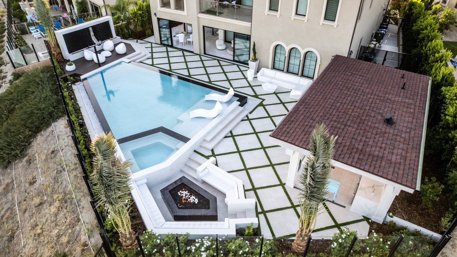 Luxury Swimming pool in Porter Ranch, CA.