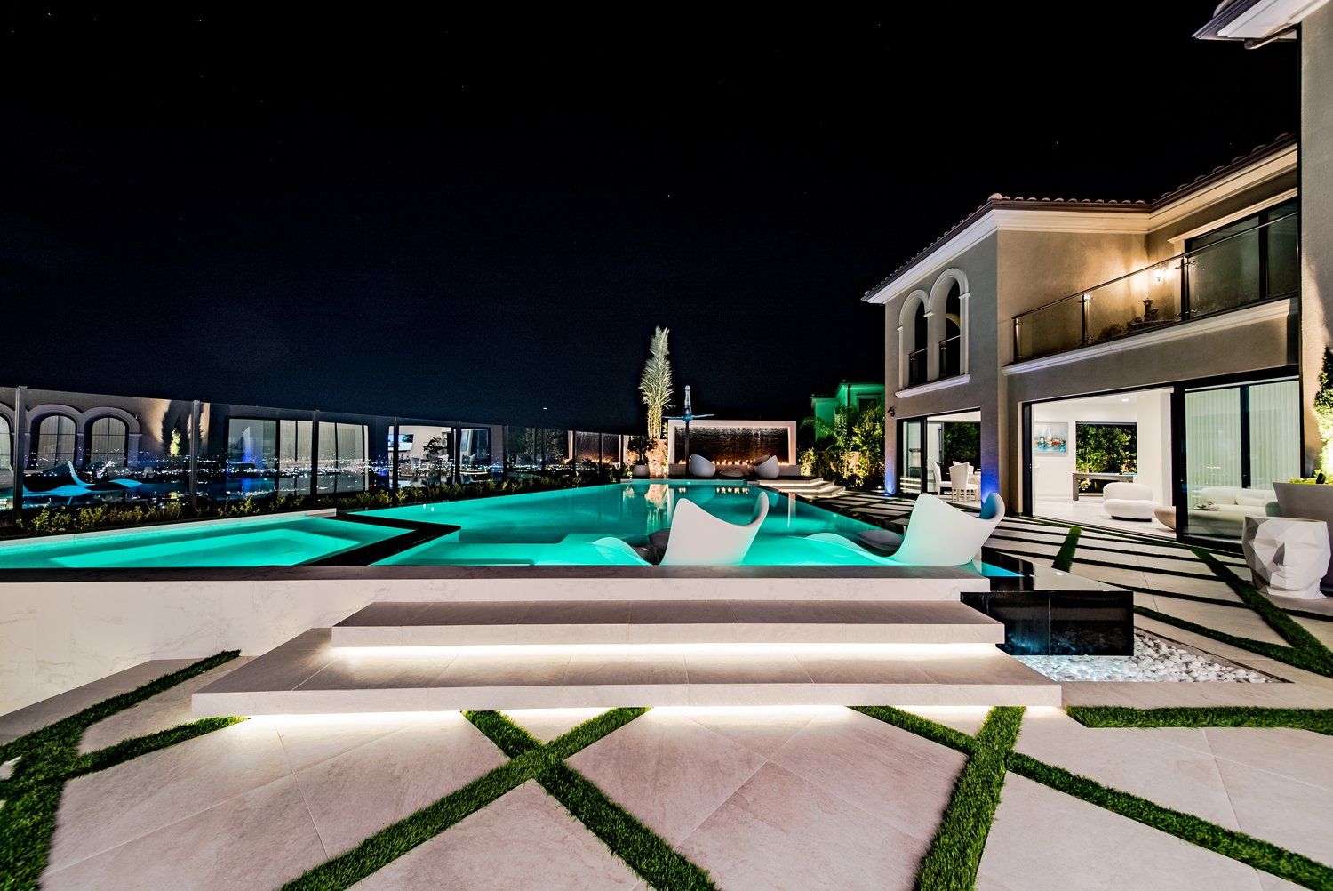 Luxury Swimming pool in Porter Ranch, CA.