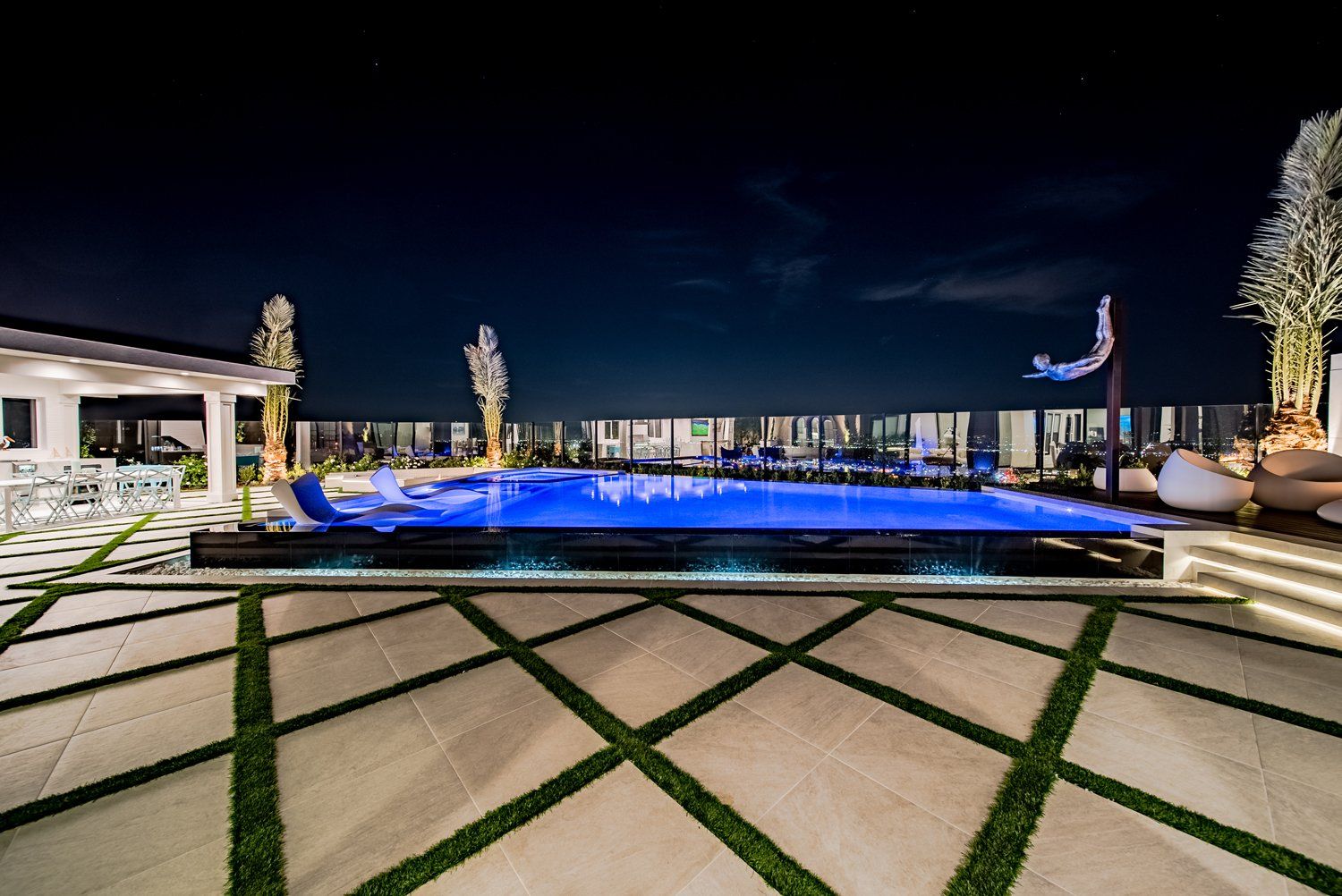 Luxury Swimming pool in Porter Ranch, CA.