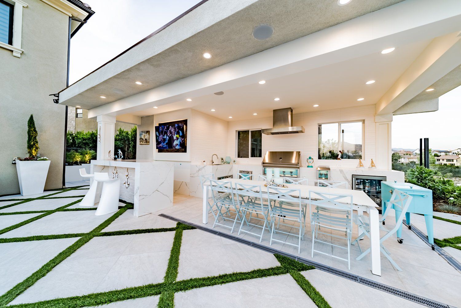 Luxury Swimming pool in Porter Ranch, CA.