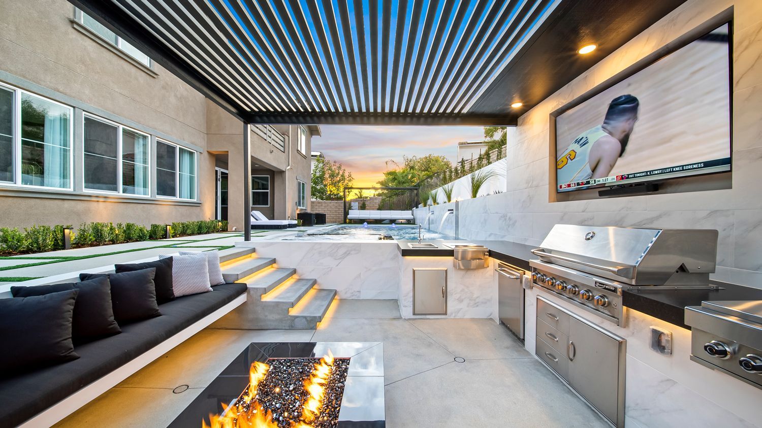 Luxury Swimming pool in Porter Ranch, CA.