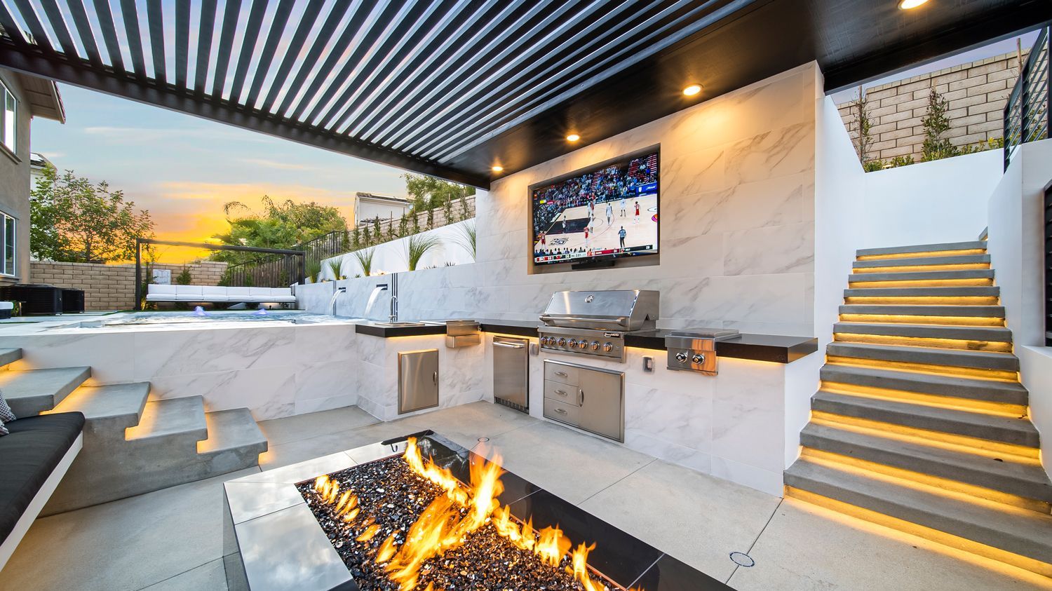 Luxury Swimming pool in Porter Ranch, CA.