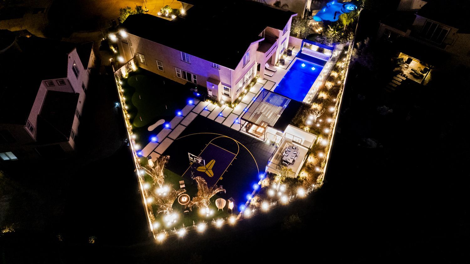 Luxury Swimming pool in Porter Ranch, CA.