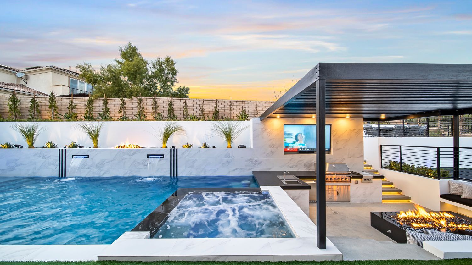 Luxury Swimming pool in Porter Ranch, CA.