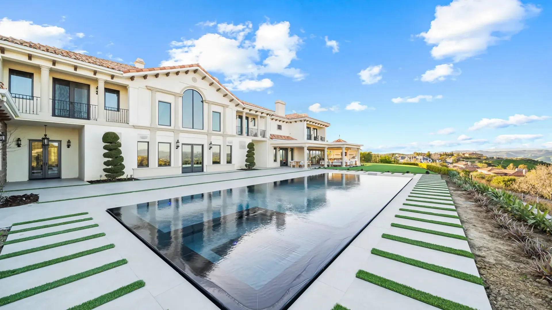 Luxury Swimming pool in Calabasas, CA.