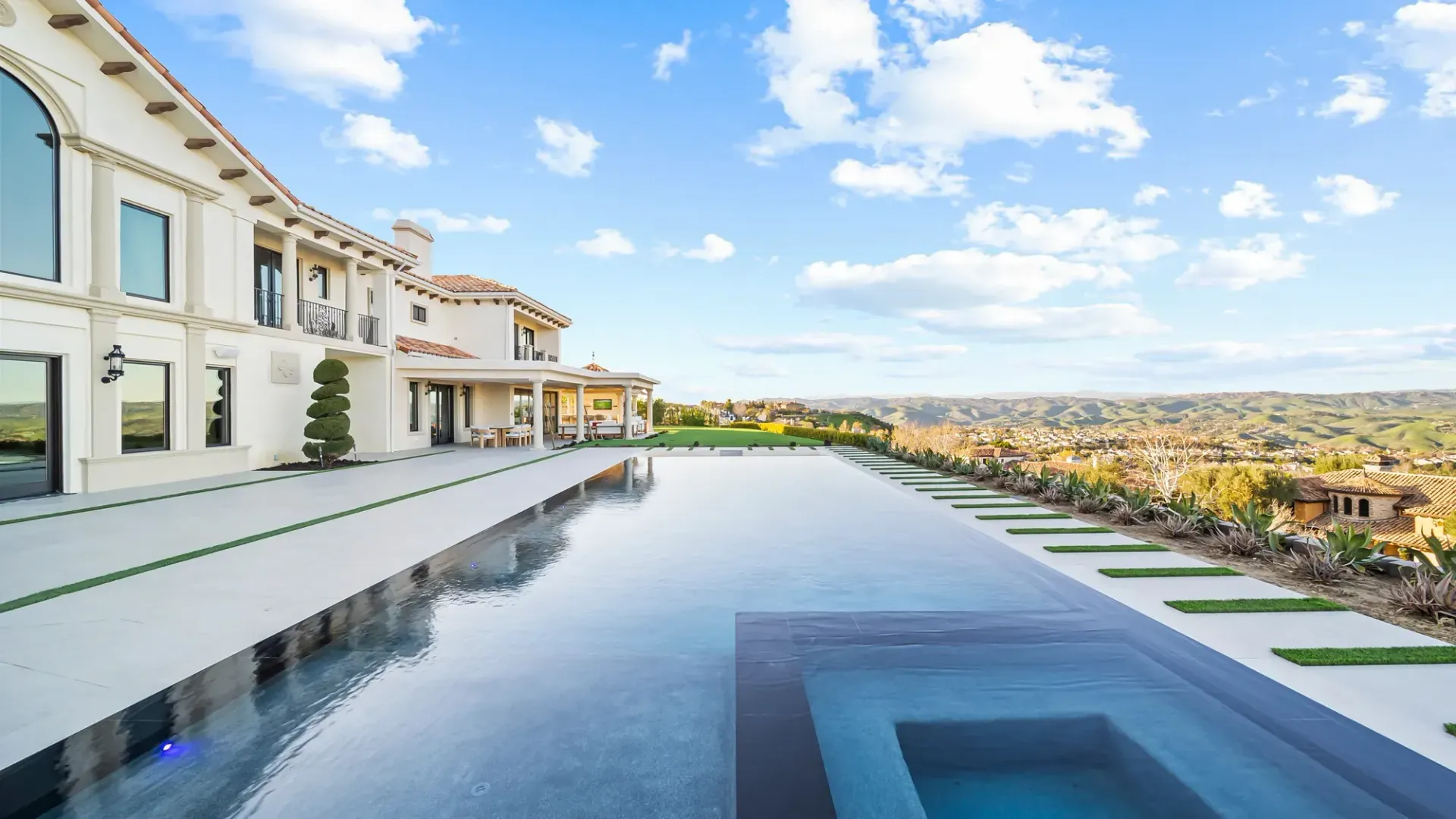 Luxury Swimming pool in Calabasas, CA.
