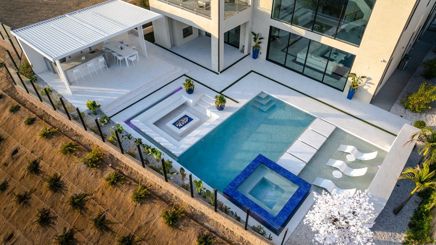 Luxury Swimming pool in Porter Ranch, CA.