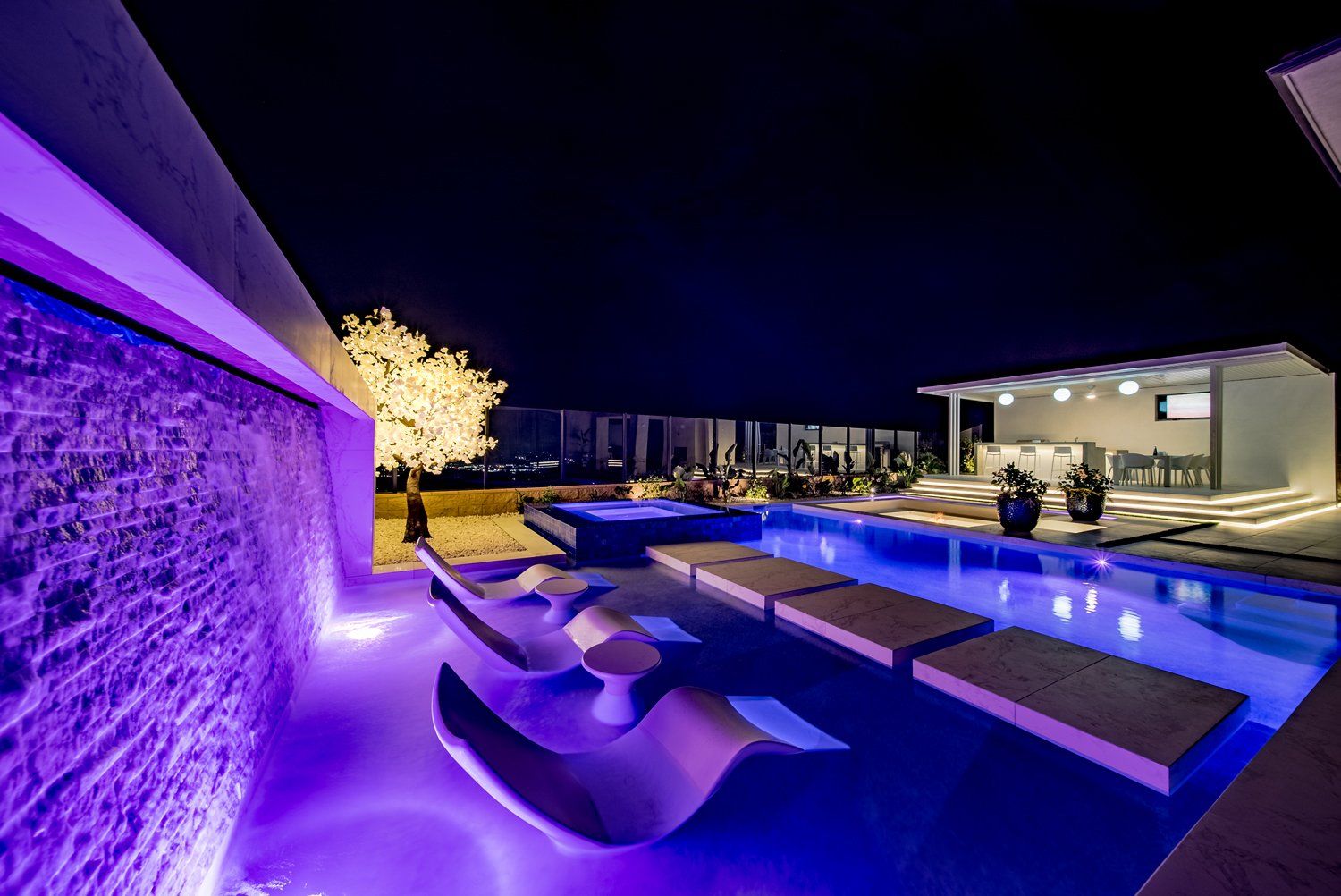 Luxury Swimming pool in Porter Ranch, CA.