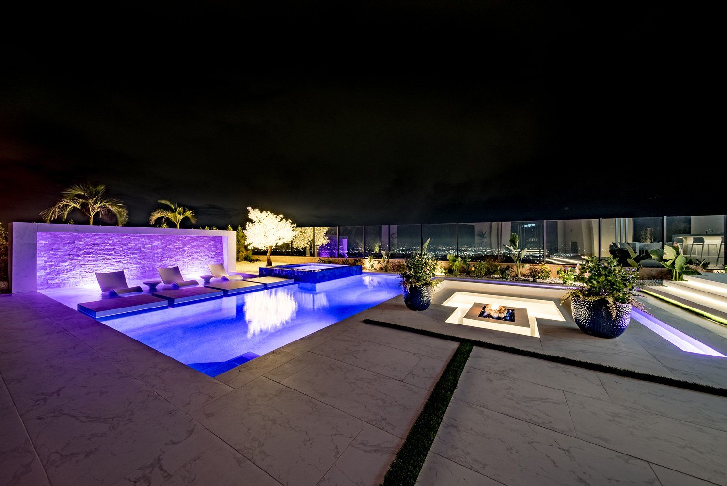 Luxury Swimming pool in Porter Ranch, CA.