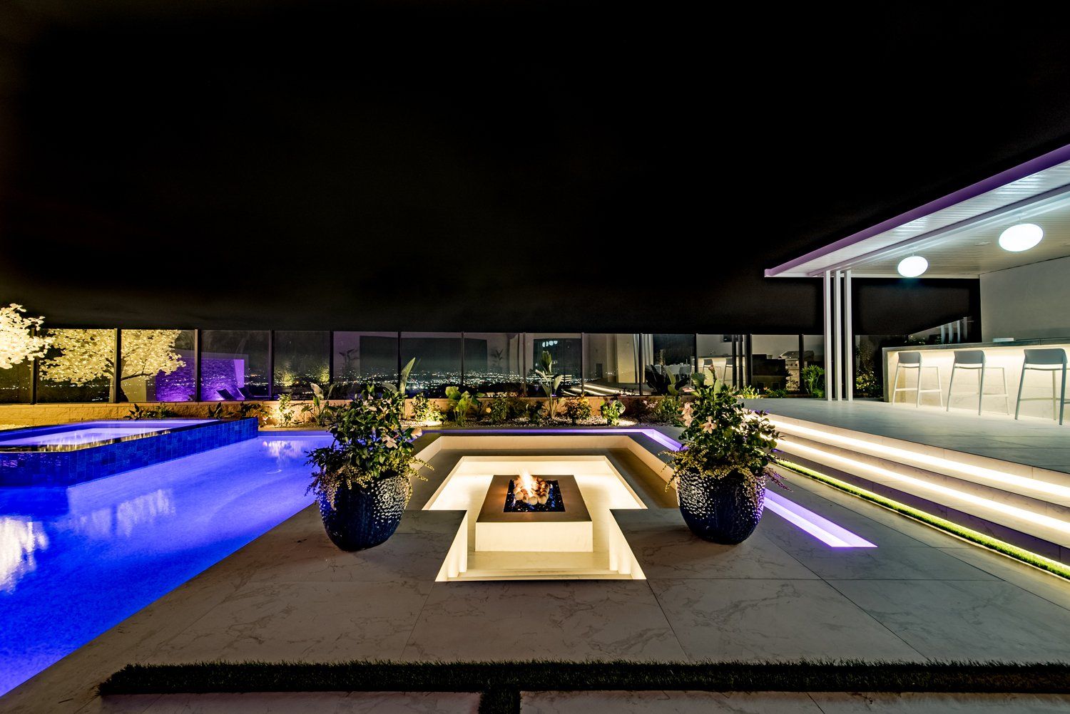 Luxury Swimming pool in Porter Ranch, CA.