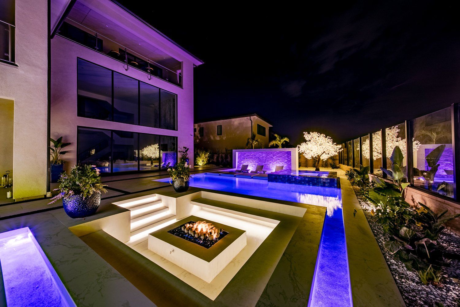 Luxury Swimming pool in Porter Ranch, CA.